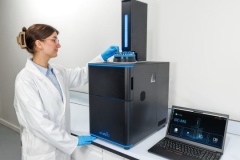 cropped-photo-lab-gcms-laptop-user-placing-vials-0047